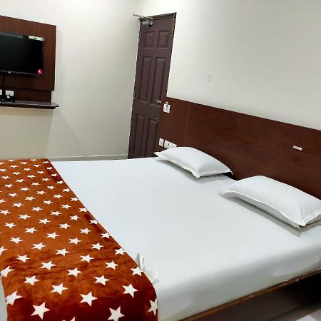 Sri Krishna Residency Hotel Eluru ภายนอก รูปภาพ