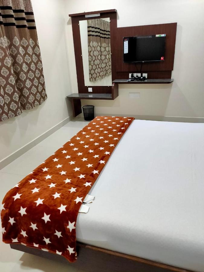 Sri Krishna Residency Hotel Eluru ภายนอก รูปภาพ