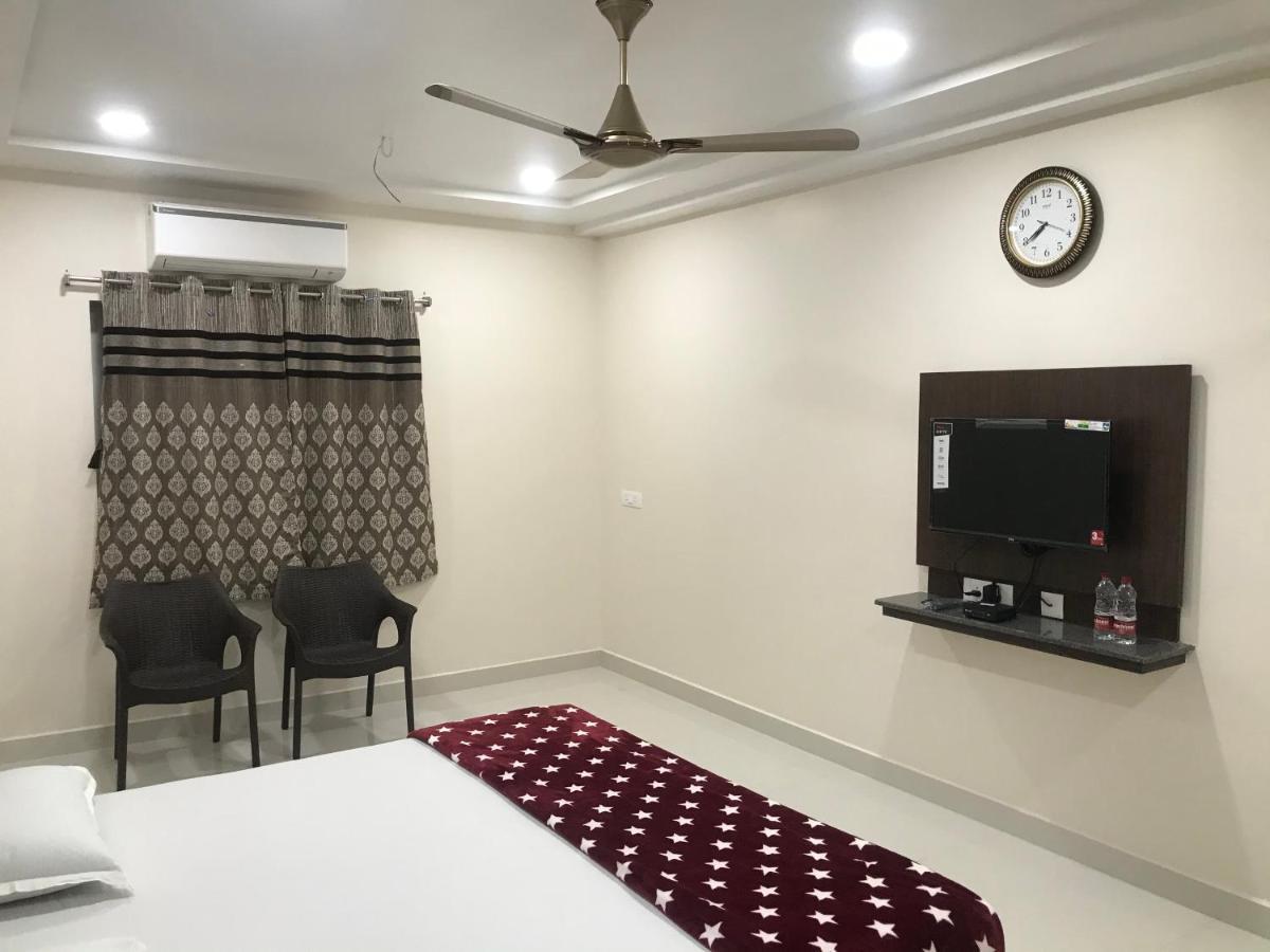 Sri Krishna Residency Hotel Eluru ภายนอก รูปภาพ