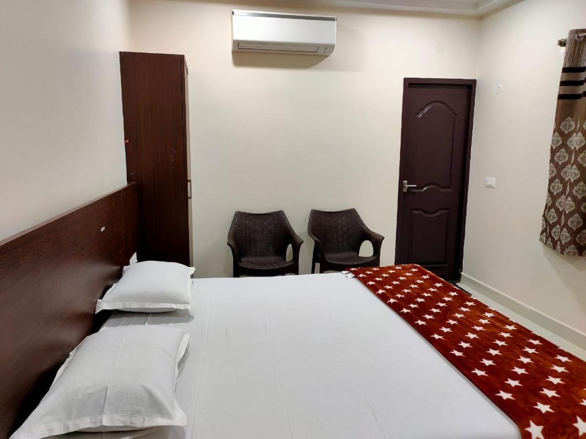 Sri Krishna Residency Hotel Eluru ภายนอก รูปภาพ