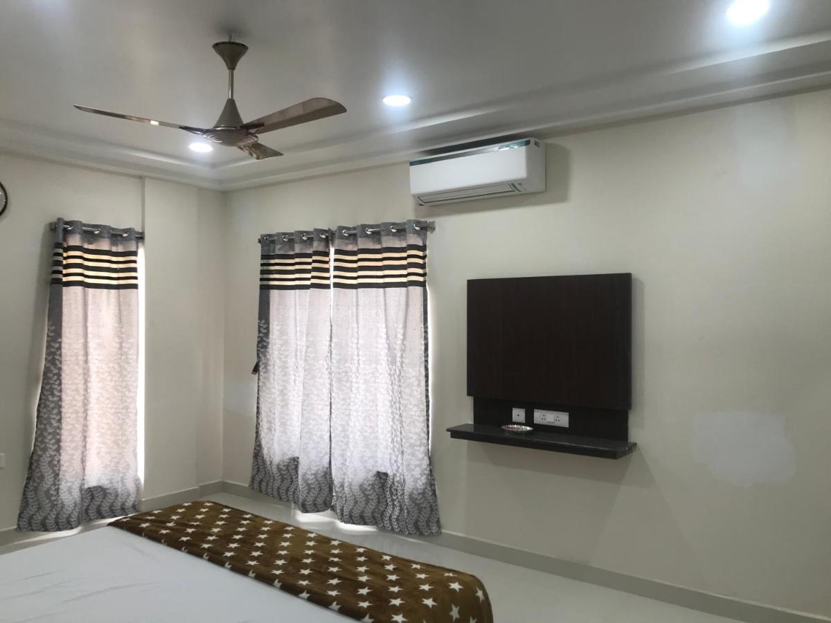 Sri Krishna Residency Hotel Eluru ภายนอก รูปภาพ